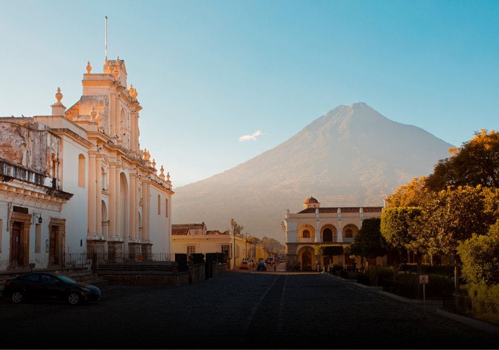 Guatemala, culture Maya, volcans et lac Atitlán